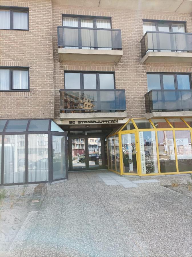 Frontaal Zeezicht In Appartement De Strandjutter Oostende Exterior foto